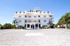 Отель Hotel The Queen  Пасторано